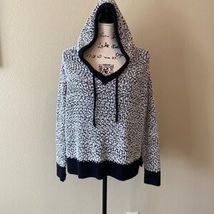Black and white soft pullover sweatshirt